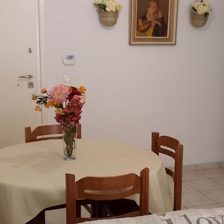 A V G E R I N O S Athens Apartman Kültér fotó